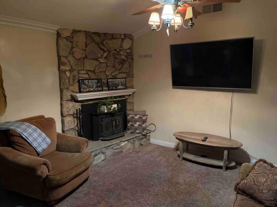 Peaceful & Cozy 3 Bedroom Ranch-Home W/Fireplace Hemet Eksteriør billede